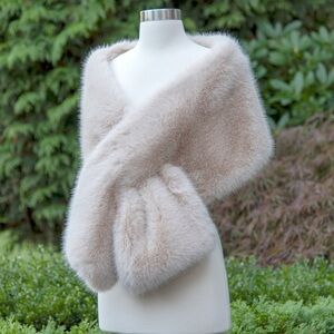 Blush faux fur bridal shawl faux fur wrap made of fox imitation fur